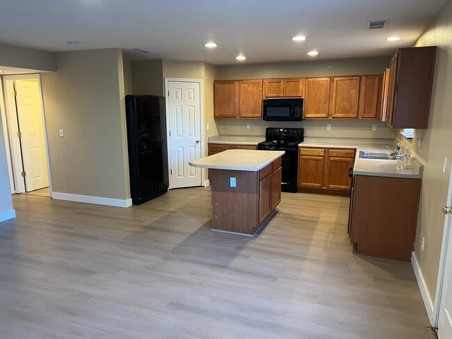 Building Photo - 8870 Sunset Breeze Dr