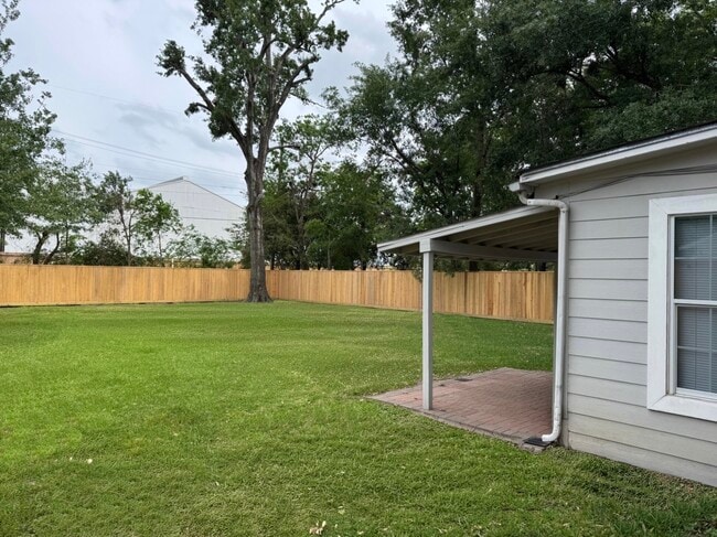 Building Photo - 1516 Story St