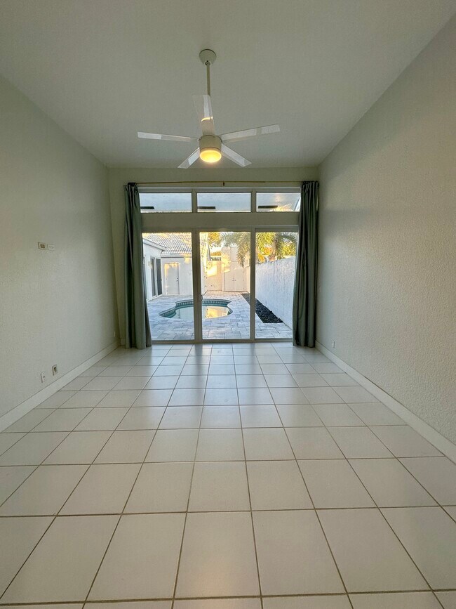 Master no furniture - 3656 Mykonos Ct