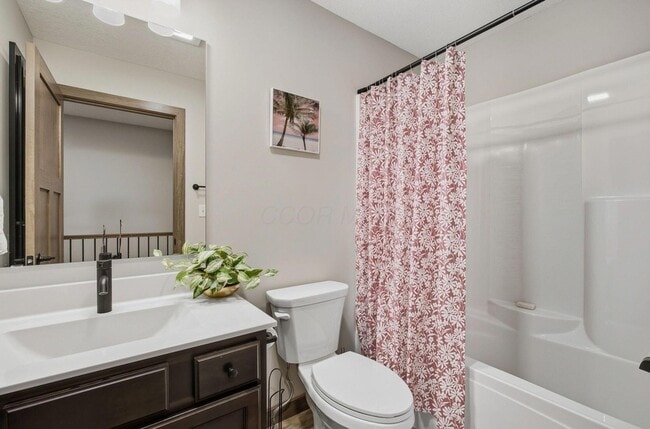 Building Photo - 557 Cannondale Ave