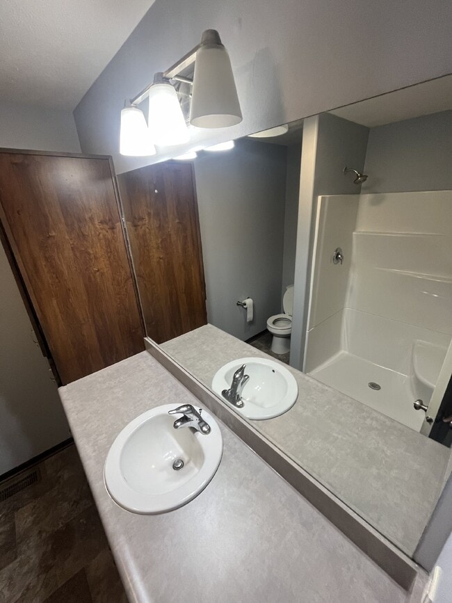 Building Photo - Newer 3-Bed Townhome in NW Columbus, attached double car garage and private back yard!