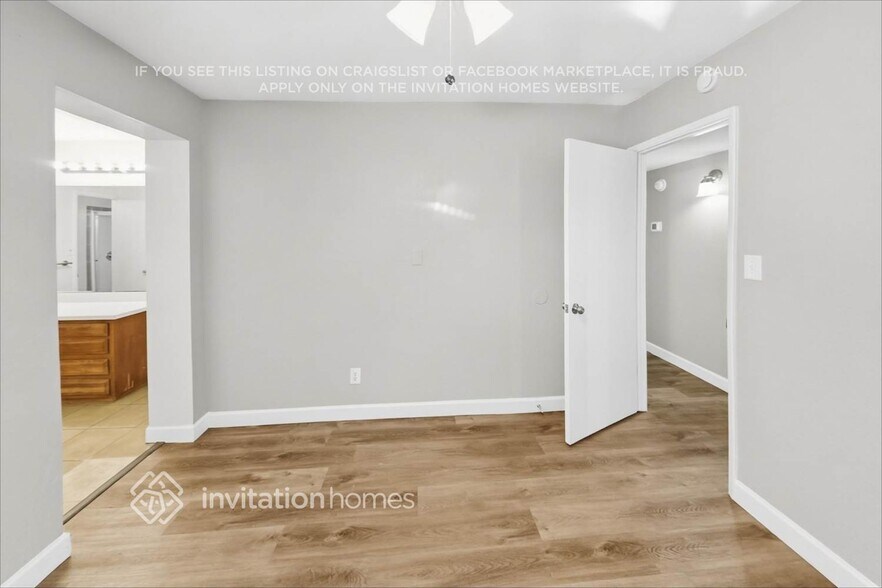 Building Photo - 3068 N 87th Ave