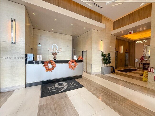 Building Photo - 999 SW 1st Ave