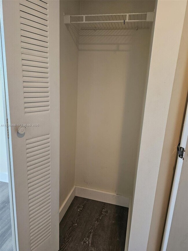 Building Photo - 4163 N Haverhill Rd