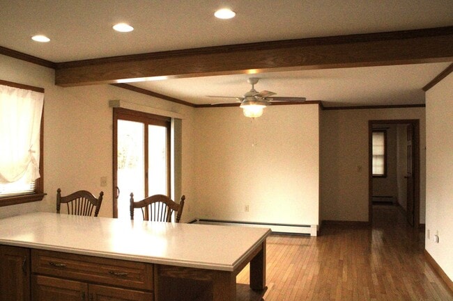 Building Photo - 1878 Riverside Dr