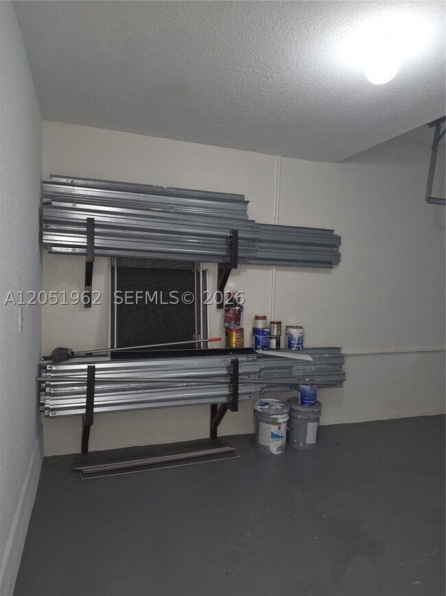 Building Photo - 15255 SW 9th Way