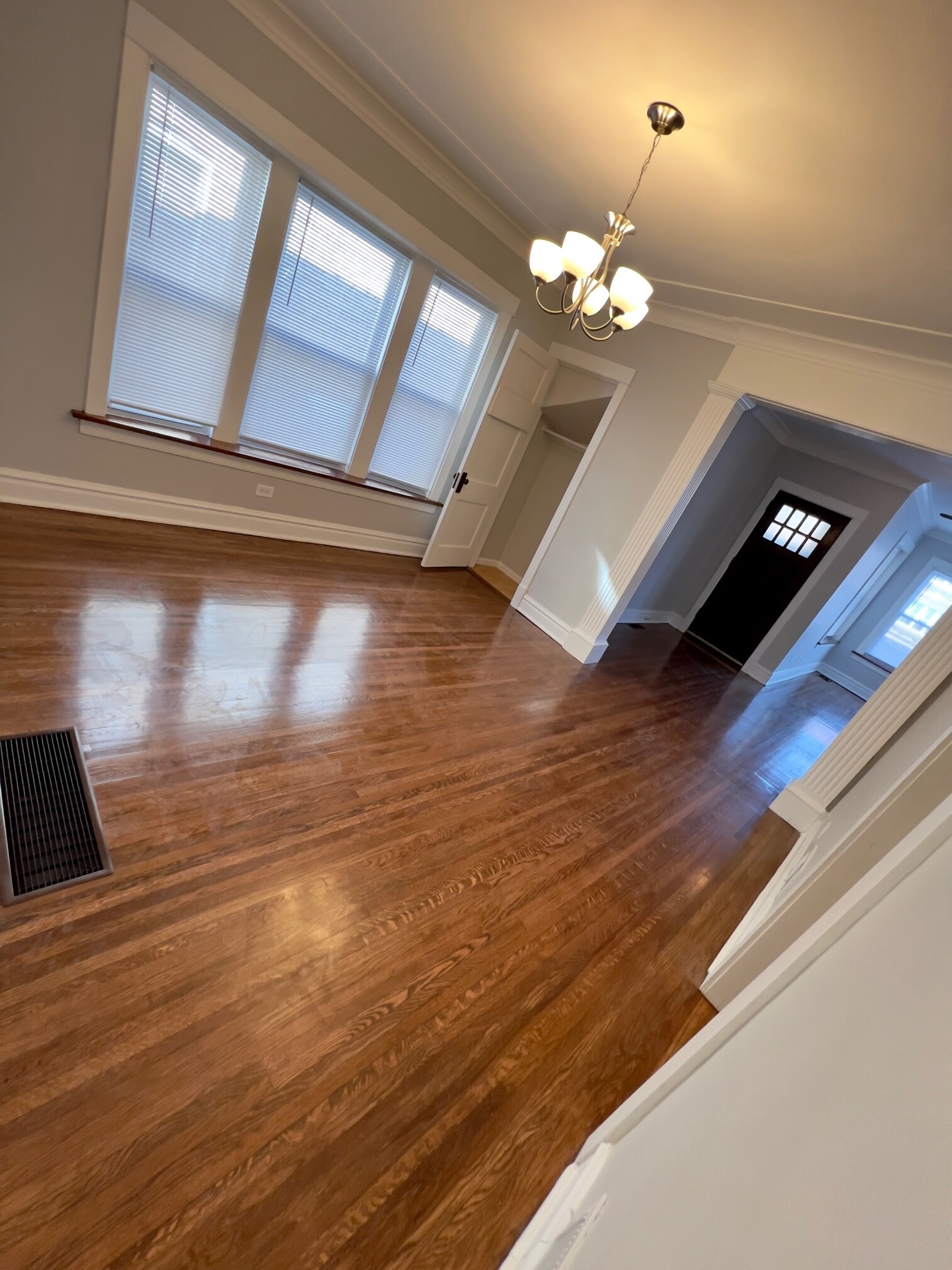 Building Photo - 4827 W Barry Ave