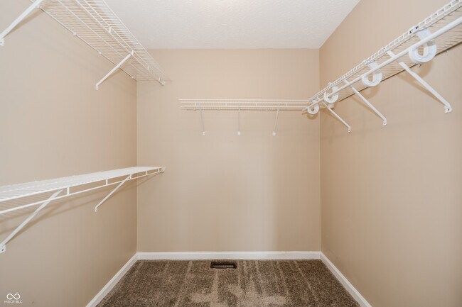Building Photo - 950 S Goldenrod Ln