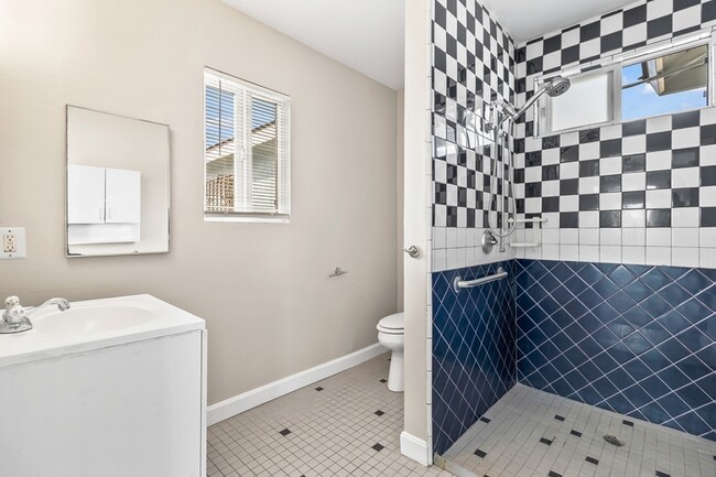 Building Photo - 3712 Odom St