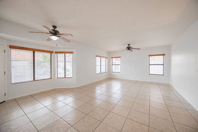 Building Photo - 11121 W Sunflower Pl