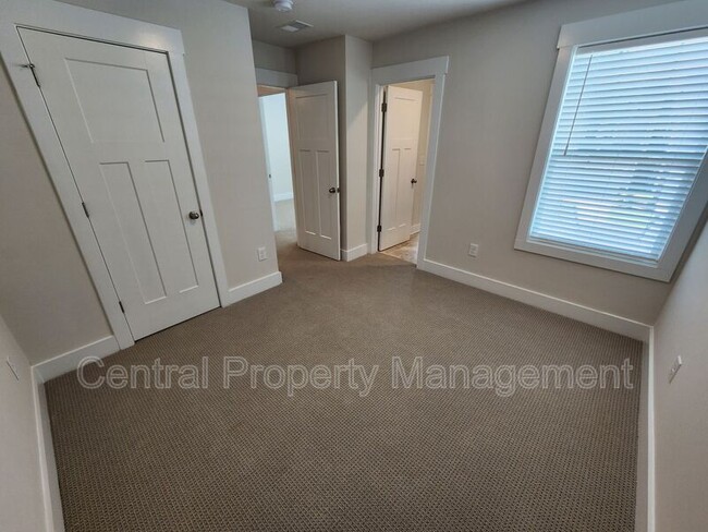 Building Photo - 112 Outback Dr