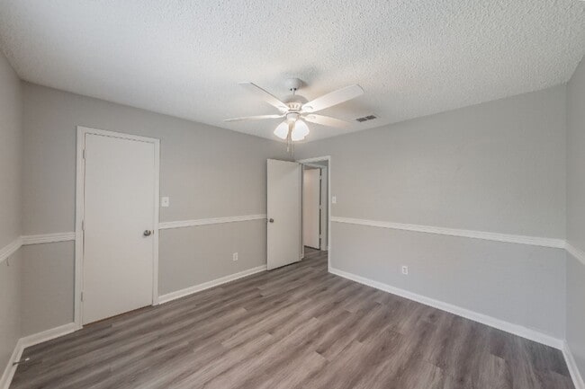 Building Photo - 8125 Rambler Rose St
