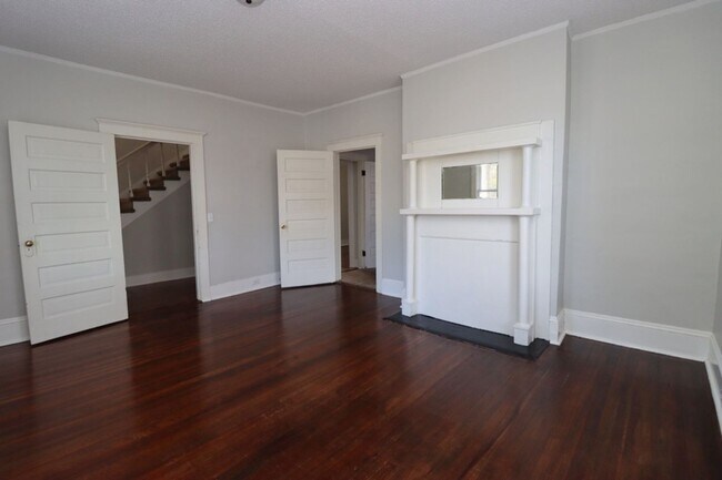 Building Photo - 3 Bedroom 2 Bathroom House for Rent