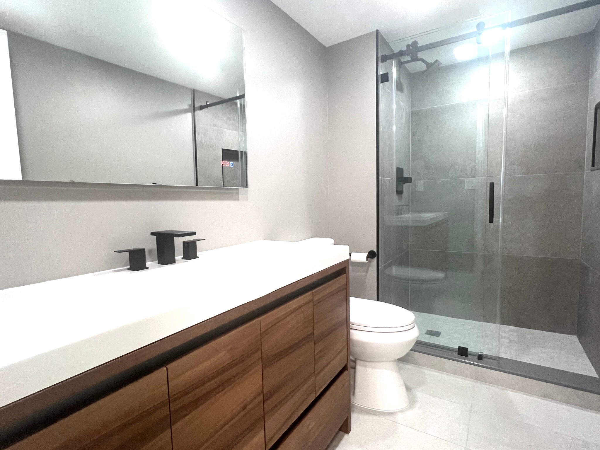 Building Photo - 2401 Collins Ave