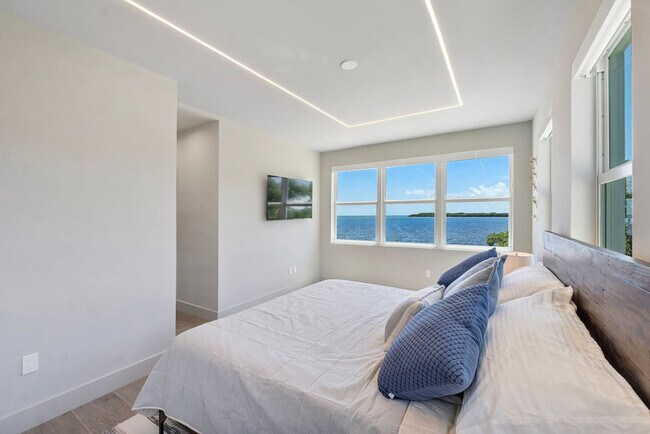 Building Photo - 99 Seaside Ave