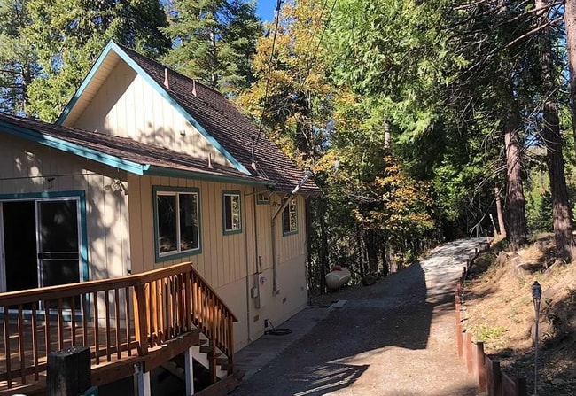 Building Photo - Spacious Twain Harte Sanctuary: Expansive 4-Bedroom Home with Solar Included!