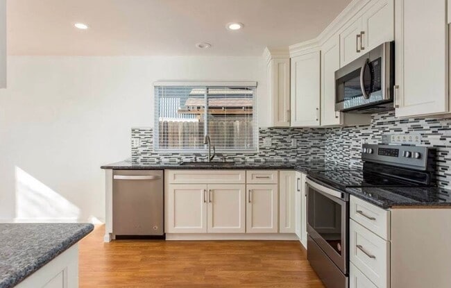 Building Photo - Beautiful 3 Bedroom Home Located in the City of Pittsburg.