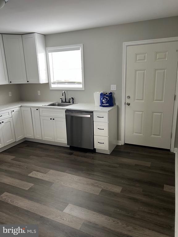 Building Photo - 208 Sunset Dr