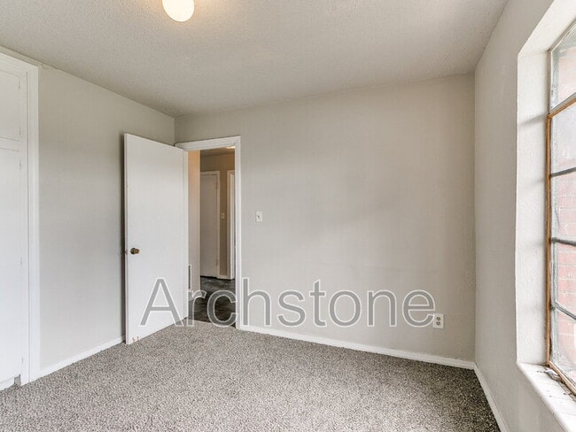 Building Photo - 1308 Kinkaid Dr