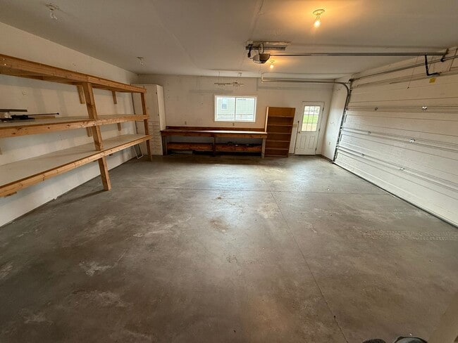 Building Photo - 3 bed 2.5 bath Victor home with pasture.
