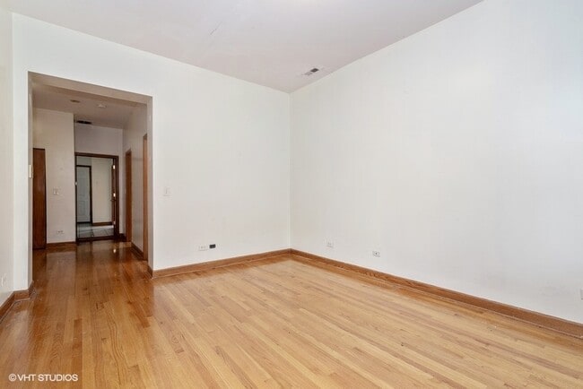 Building Photo - 819 S Carpenter St