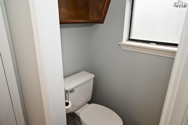 Building Photo - 907 Sugarbush Ln