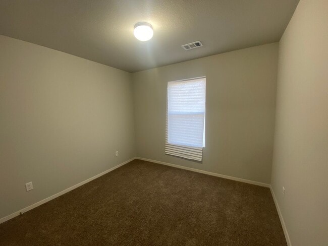 Building Photo - SUPER CLEAN 3bedroom/2bathroom home in Brookland