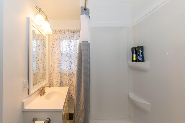 Building Photo - 3083 Ready Rd