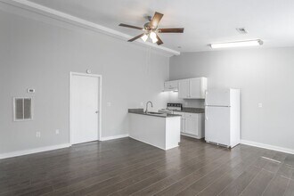 Building Photo - 100 Creeks Bend Dr