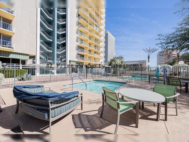 Building Photo - 207 W Clarendon Ave