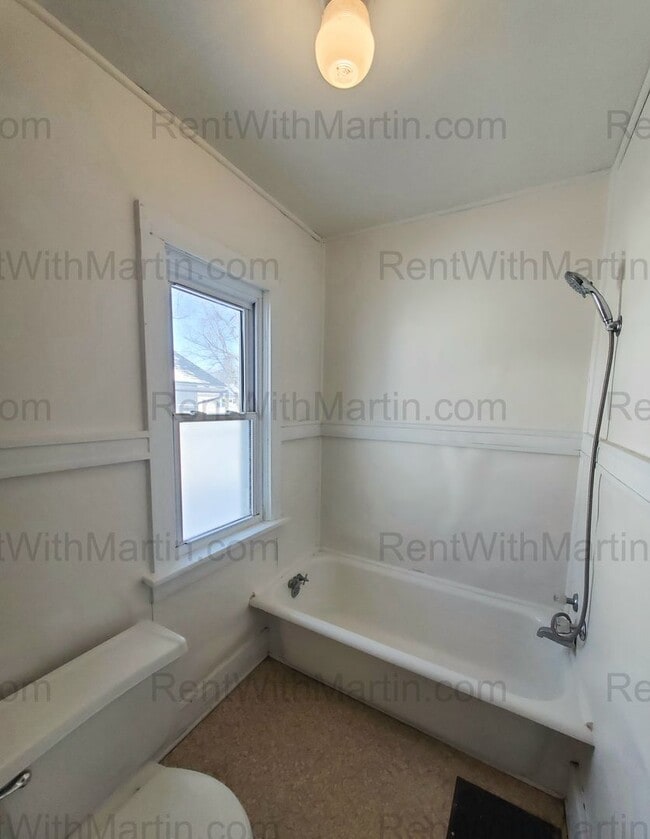 Building Photo - 314 Conger St