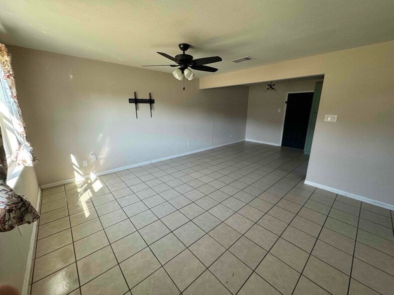 Building Photo - 8108 Happy Trail
