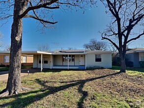 Building Photo - READY NOW! ADORABLE 3 BEDROOM IN WHITE SET...