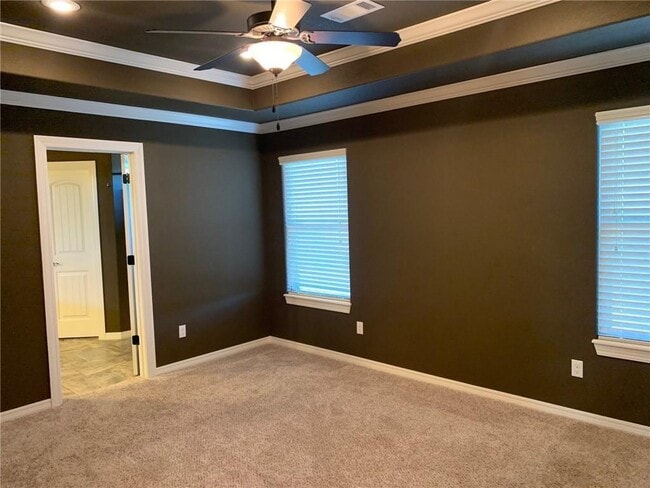 Building Photo - 3072 N Autumn Rose Ave