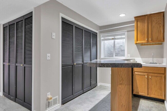 Building Photo - Charming 3-Bedroom Taylorsville Home with 3.5 Baths and Spacious Living