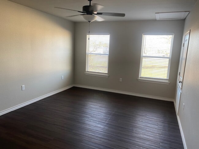 Building Photo - 3478-3478 Brooke Pl