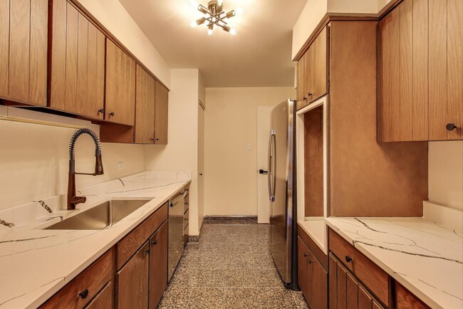 Building Photo - 2803 S Michigan Ave