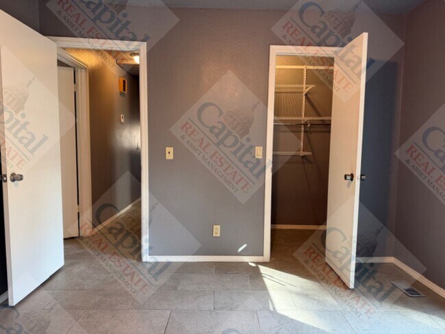 Building Photo - 804 Ranchoak Dr