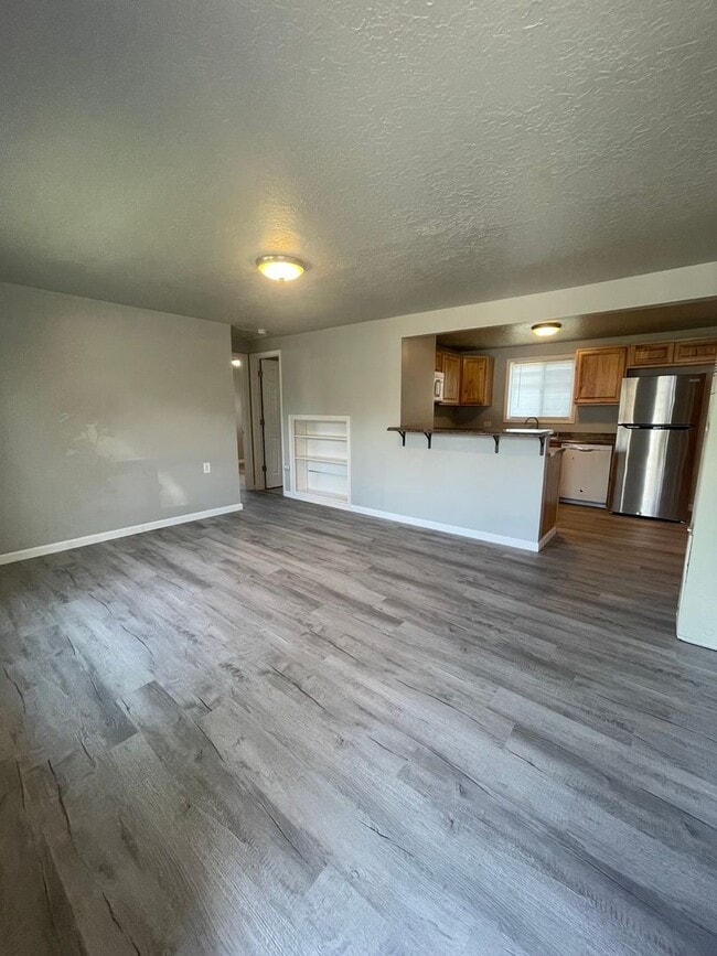 Building Photo - Conveniently located two bedroom home with fresh updates!