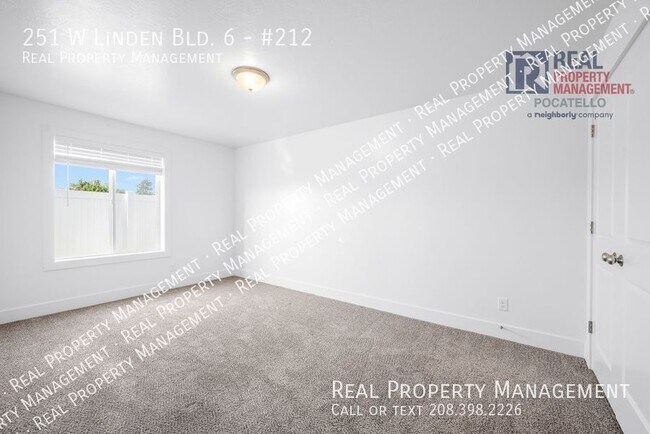 Building Photo - 251 W Linden Ave