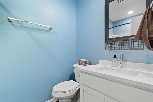 Building Photo - 830 Russell Ave