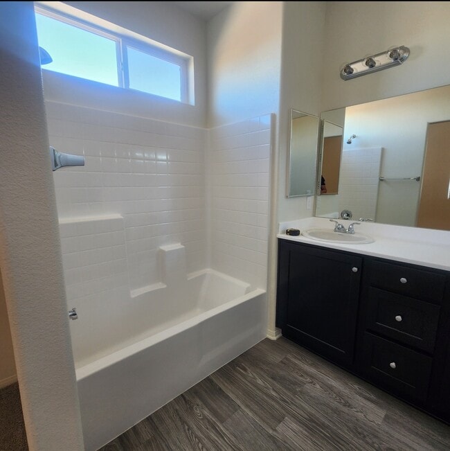 Building Photo - 2742 Meadowbrook Dr