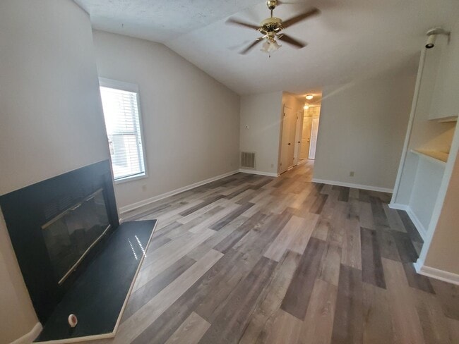 Building Photo - 672 Bartons Landing Pl