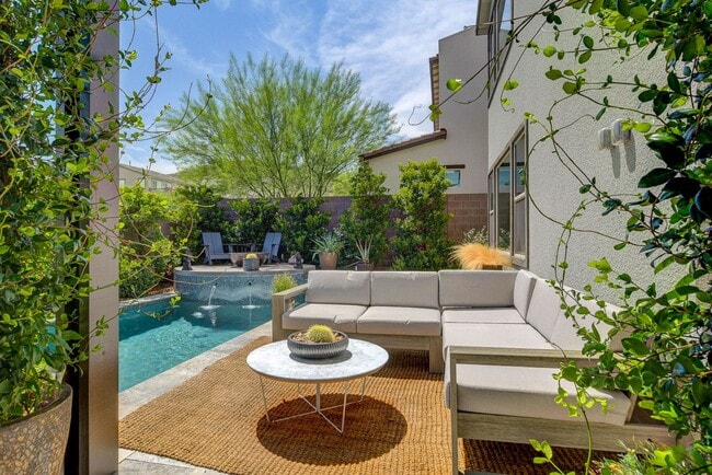 Building Photo - Amazing 2 story home in beautiful Tri Poin...