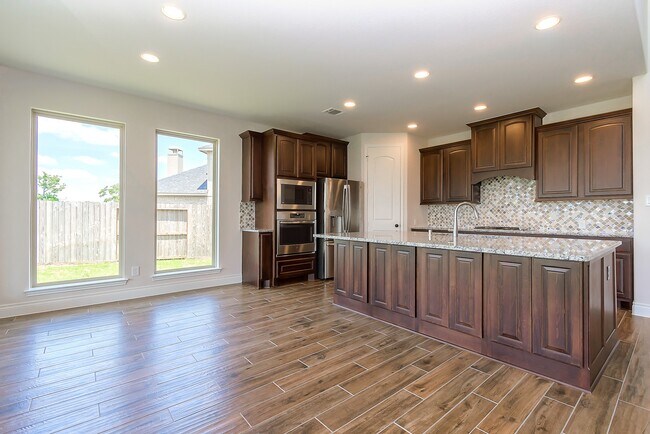 Building Photo - 3410 Willow Cres Ct