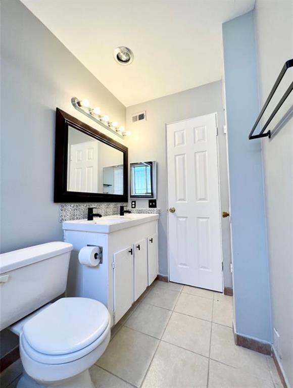 Building Photo - 2121 Fountain View Dr