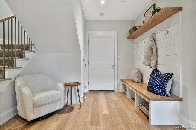 Building Photo - 162 Bedford Rd