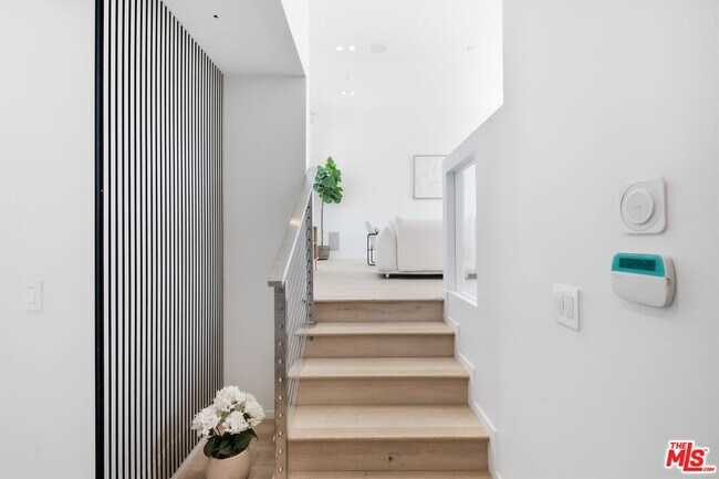Building Photo - 2311 Cove Ave