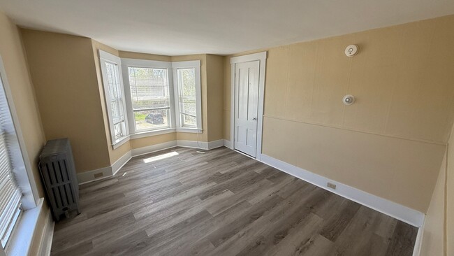 Interior Photo - 50-52 Ham Street