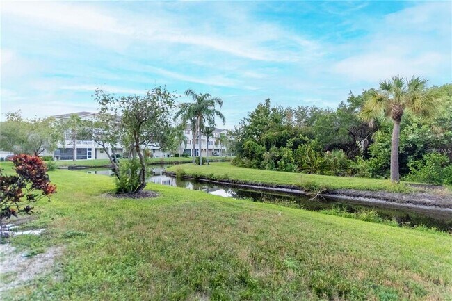 Building Photo - 3318 10 Th Ln W